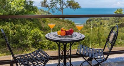 5 minute drive to Manuel Antonio National Park with ocean and jungle views!
