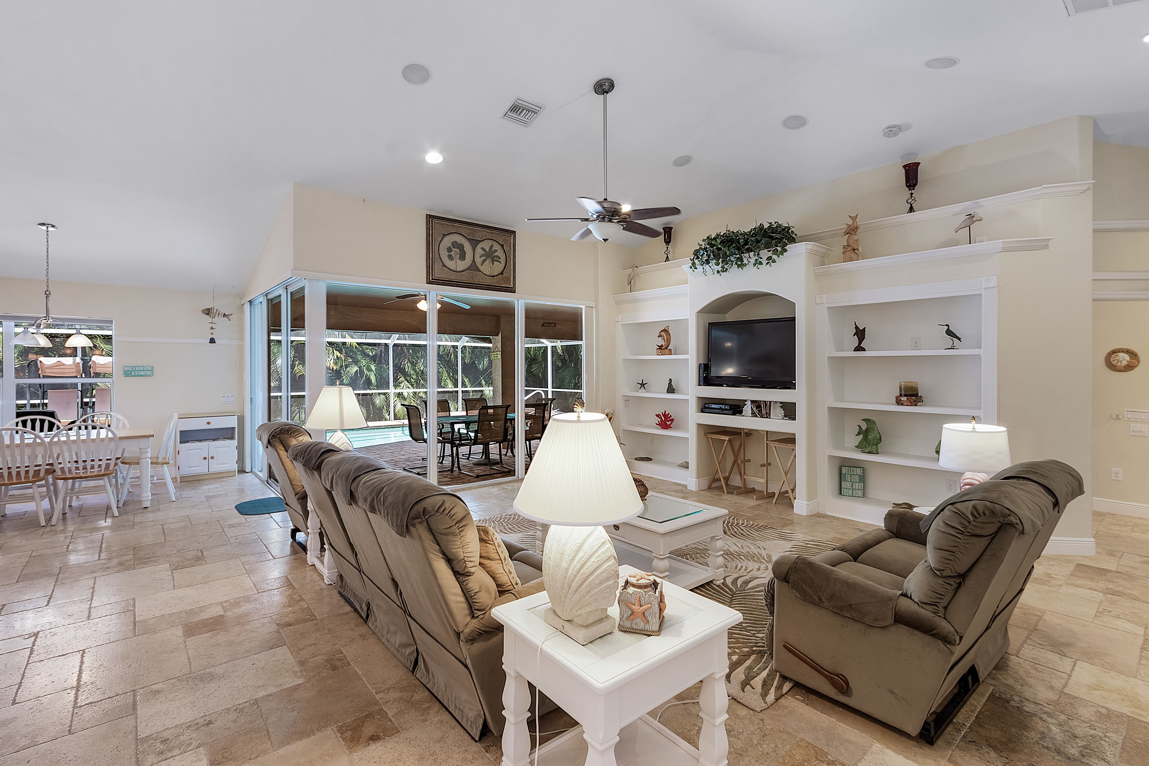 House, 4 Bedrooms, 2 Bathrooms, Private Pool | Living area