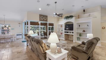 House, 4 Bedrooms, 2 Bathrooms, Private Pool | Living area
