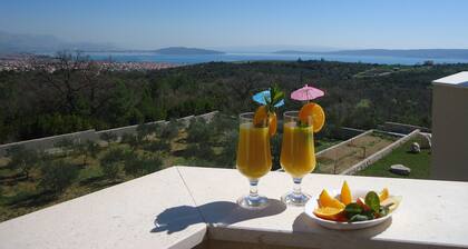 Villa Kosta Spacious 5 bedroom villa with swimming pool and beautiful sea views.