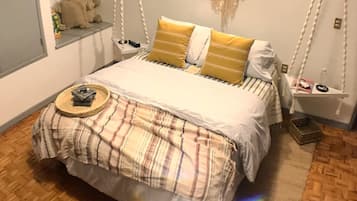 1 bedroom, iron/ironing board, internet, bed sheets