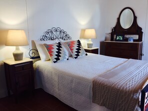 4 bedrooms, iron/ironing board, free WiFi, bed sheets - Vale de Camelos Country House, Alentejo, Portugal. (Vale de Camelos)