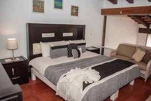 4 habitaciones, tabla de planchar con plancha, wifi y ropa de cama