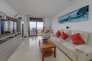 Una televisión, un reproductor estéreo