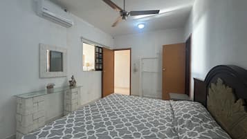 2 slaapkamers, een strijkplank/strijkijzer, gratis wifi, beddengoed