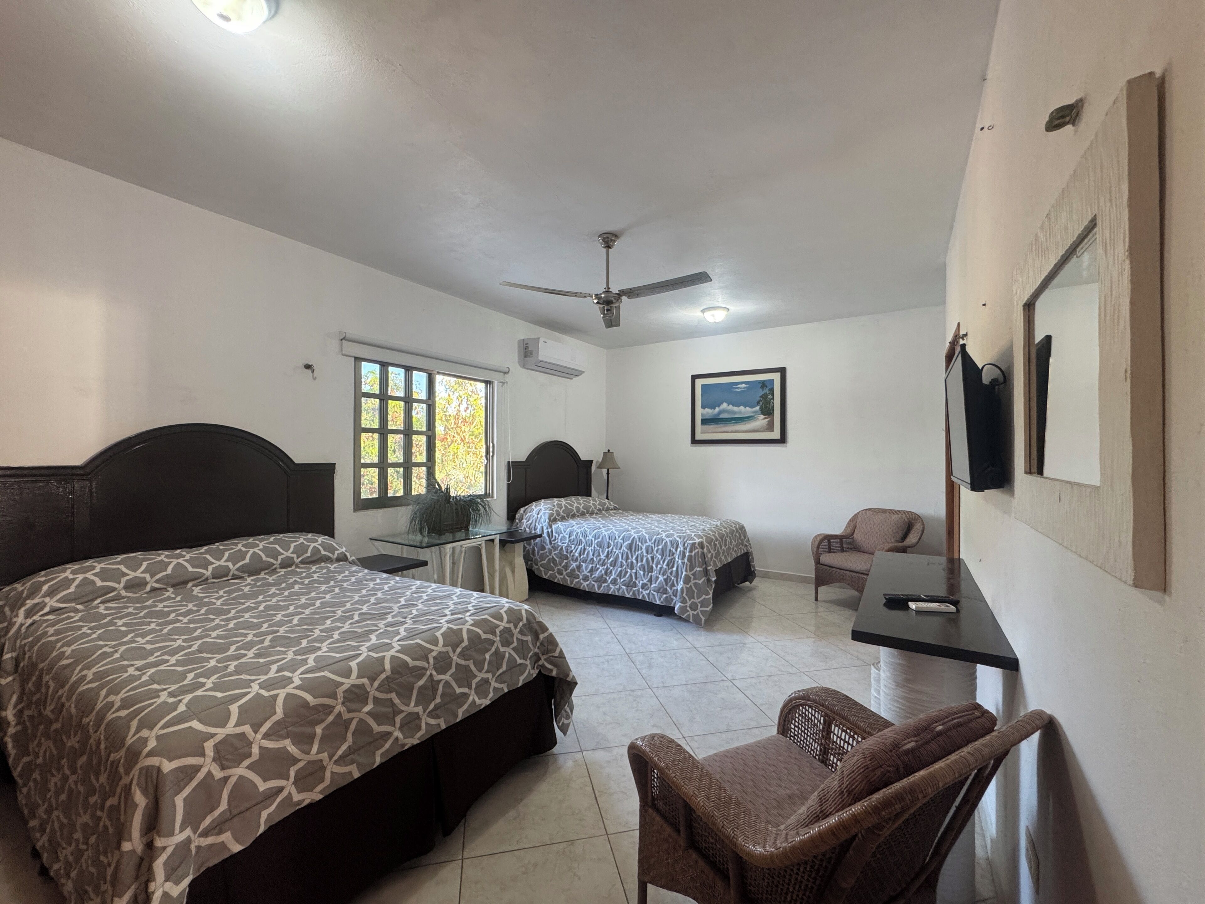 2 habitaciones, tabla de planchar con plancha y wifi gratis 