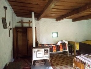1 bedroom, bed sheets