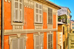 Exterior detail - Contemporary 1-bedroom apartment with balcony, air conditioning, 50m from beach (Nice)