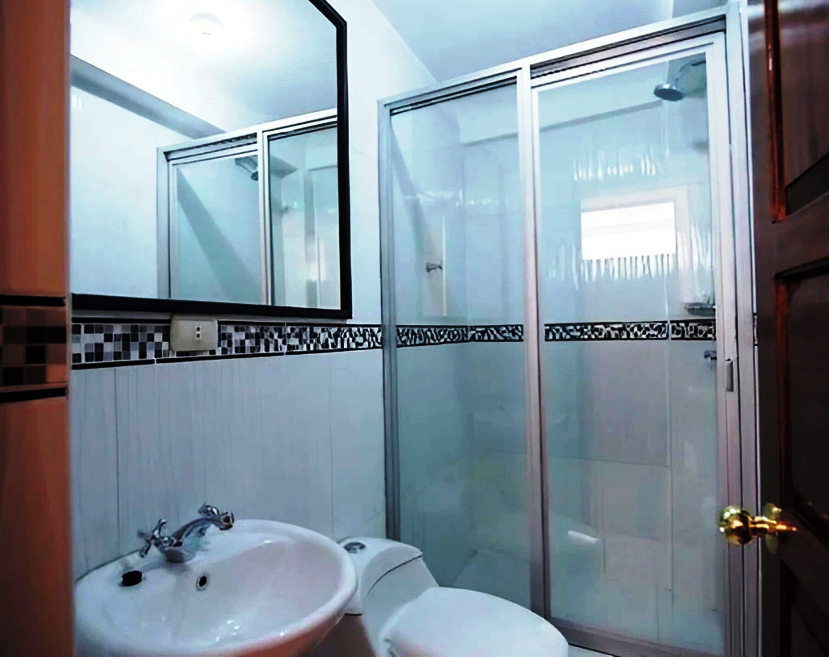 shower, rainfall showerhead, free toiletries, hair dryer