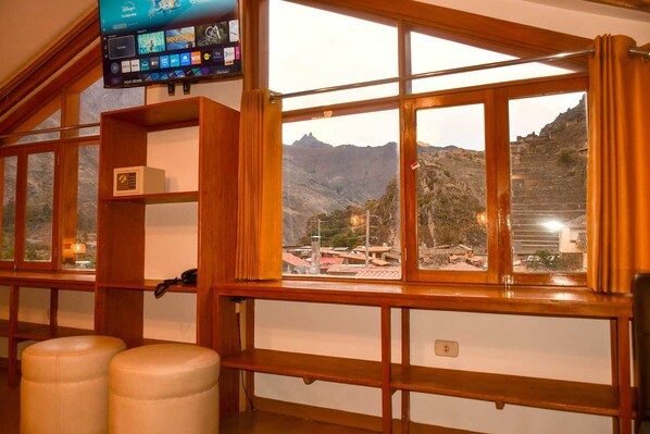 Exclusive Suite, Jetted Tub, Mountain View | Premium bedding, down comforters, Tempur-Pedic beds, desk - Sol Miranda Hotel (Ollantaytambo)