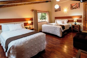 Premium bedding, down comforters, Tempur-Pedic beds, desk - Sol Miranda Hotel (Ollantaytambo)