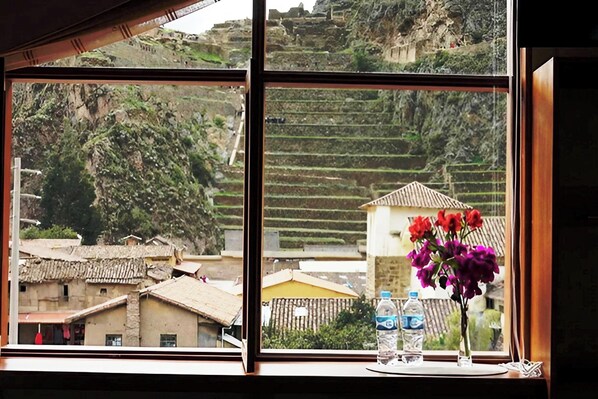 Premium bedding, down duvets, Tempur-Pedic beds, desk - Sol Miranda Hotel (Ollantaytambo)