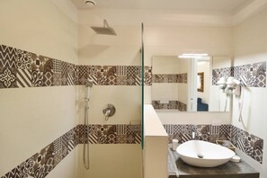Shower, hair dryer, bidet, towels - Meadow Forty-Five Sweet Dreams in Florence (Firenze)