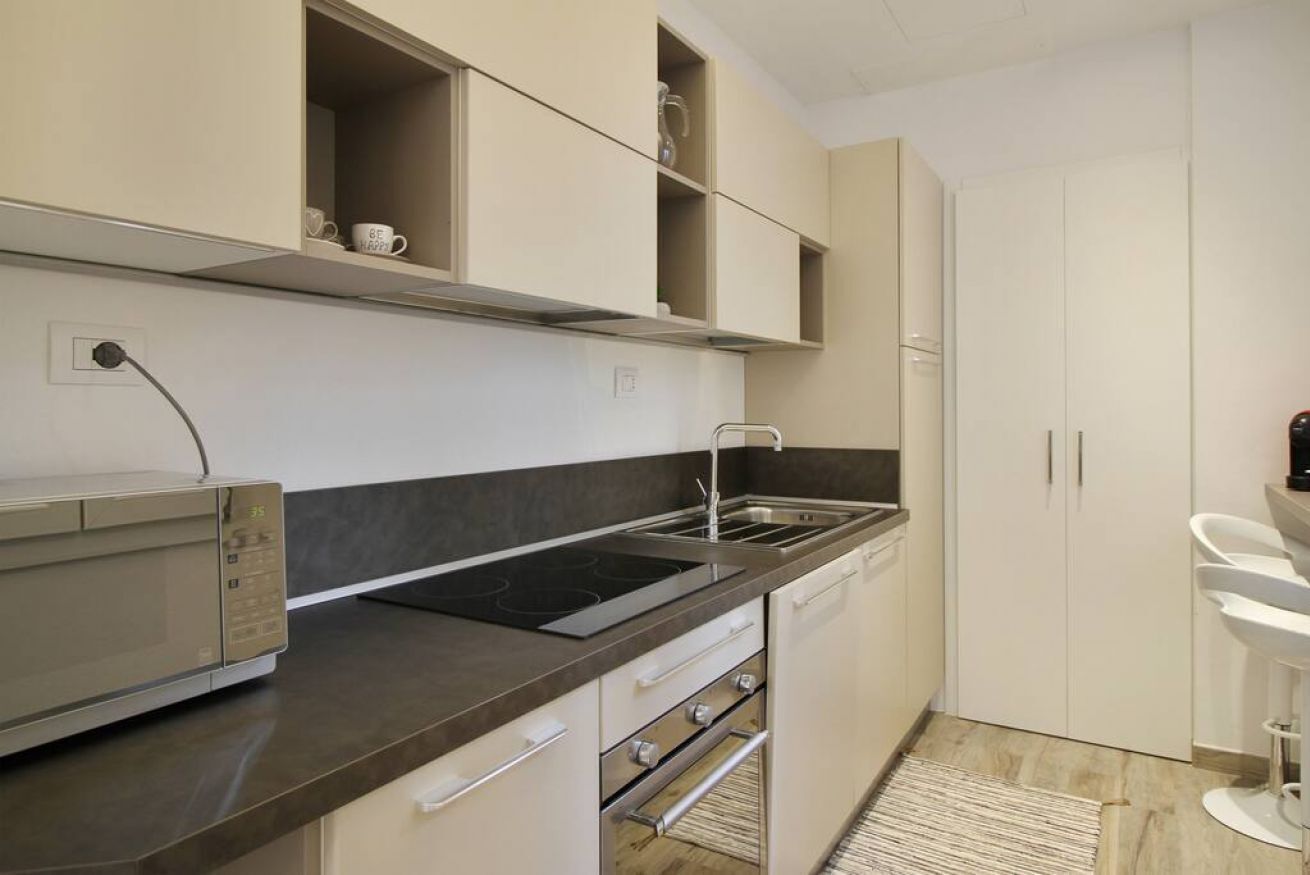 Geladeira, micro-ondas, fogão, cooktop