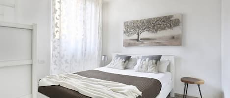 2 bedrooms, in-room safe, iron/ironing board, travel cot