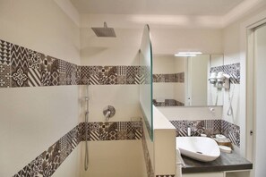 Shower, hair dryer, bidet, towels - Meadow Forty-Five Sweet Dreams in Florence (Firenze)