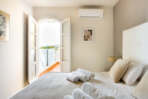 5 bedrooms, in-room safe, desk, iron/ironing board
