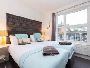5 bedrooms, iron/ironing board, WiFi, bed sheets - Luxury 5 bed house near to City Centre and Beaches. Sleeps 12, outside courtyard (Brighton)