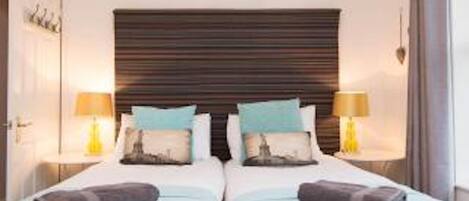 5 habitaciones, tabla de planchar con plancha, wifi y ropa de cama