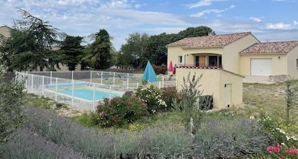 Ferienhaus mit beheiztem Pool und Garage in der südlichen Ardèche