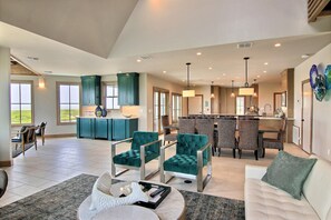 Smart TV, table tennis - The Luxe Lookout - Private Pool & Breathtaking Beach Views (Port Aransas)