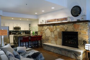 Smart TV, fireplace, DVD player, stereo