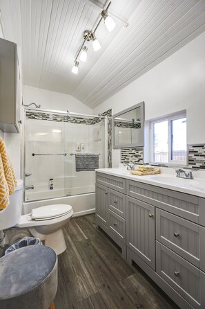 Hårføner, håndklær, såpe og sjampo