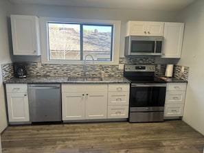 Fridge, microwave, oven, stovetop - Downtown Historic Charm with Modern Comfort (Prescott)