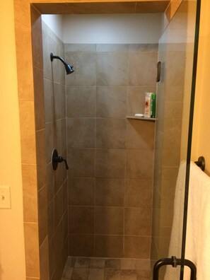 Combined shower/bathtub, towels - Great Ski Condo.  1 block from Park City Mountain Resort base (Park City)