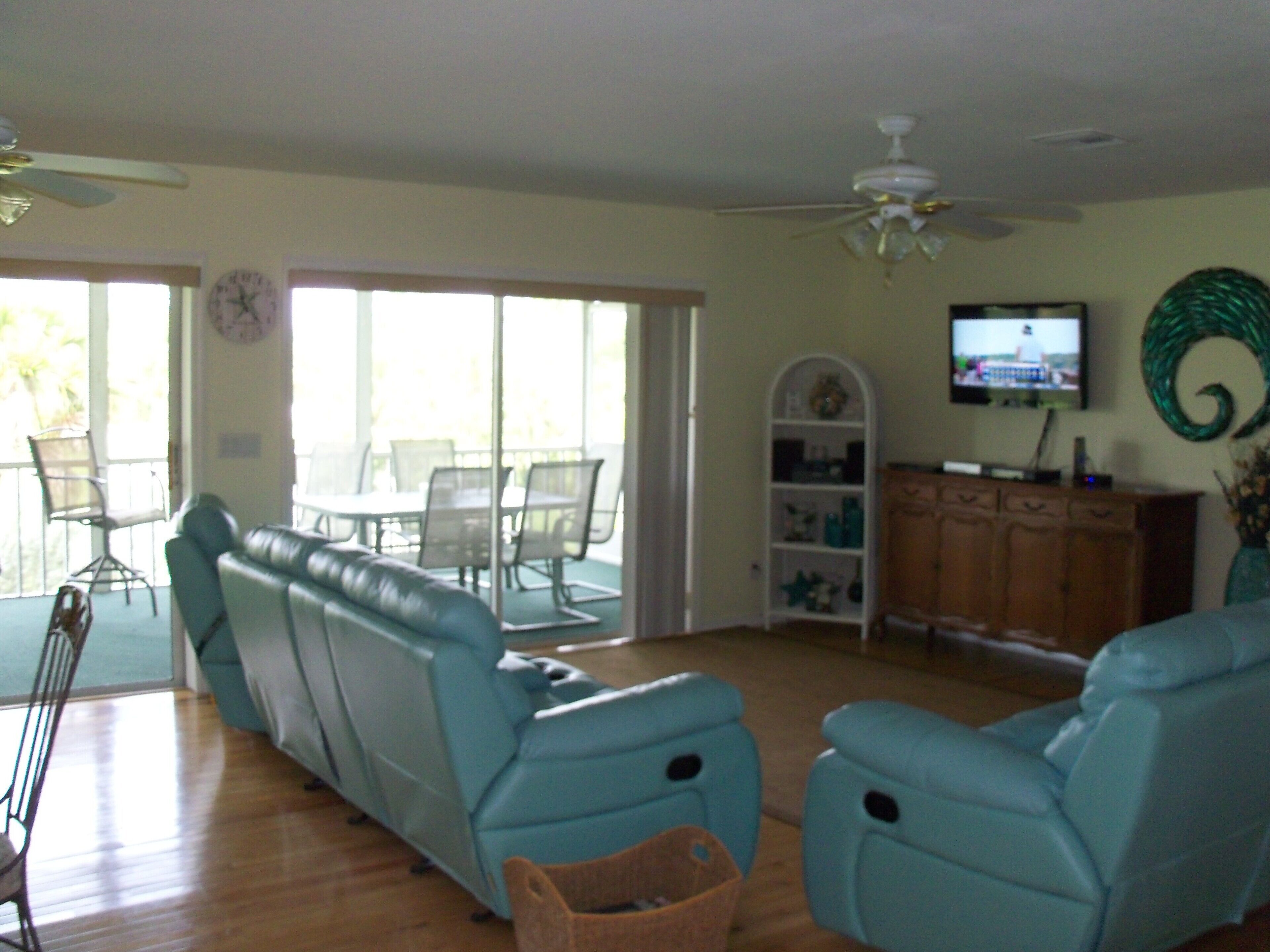 Tv, dvd-spelare och en stereo