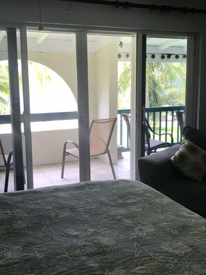 3 bedrooms, desk, travel cot, WiFi