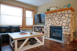 Téléviseur connecté, foyer, livres