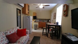 Smart TV, lareira, DVD player