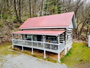 Exterior - Original log home in the Smokey Mountains (waynesville)
