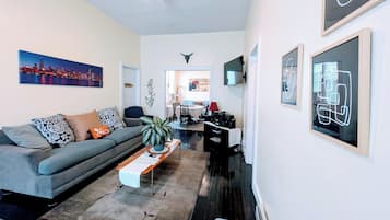 Smart TV, DVD player, books, stereo