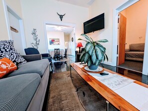 تلفزيون ذكي، مشغل دي في دي، كُتُب، ستيريو