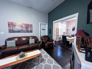 Smart TV, DVD player, books, stereo