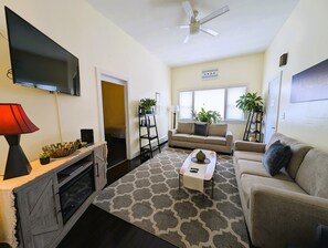 تلفزيون ذكي، مشغل دي في دي، كُتُب، ستيريو