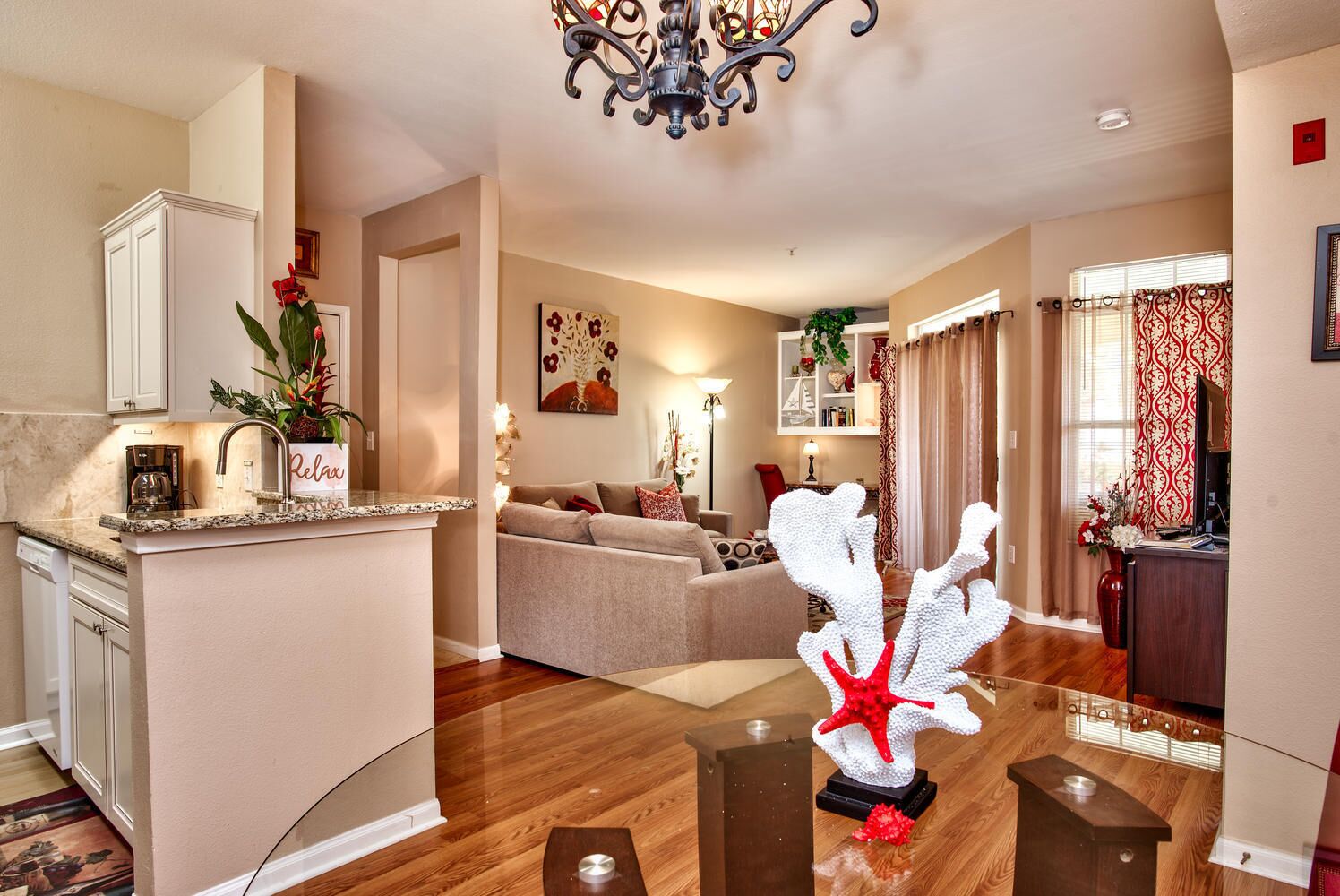AVALON - POOL VIEW IN A MODERN CONDO - Feel at Home and enjoy your stay