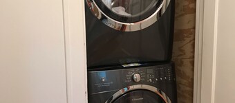 Day Street Suites. Historic Phelps Mansion.  Main Level Suite #2