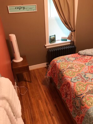 2 chambres, fer et planche à repasser, Wi-Fi, draps fournis