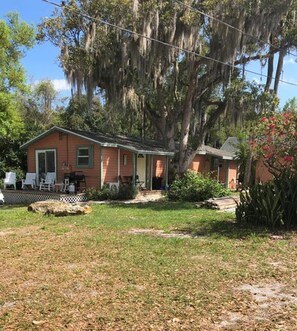 Exterior - Delightful Riverfront One Bedroom Cottage w/ boat dock-End of Summer Specials!! (Sebastian)