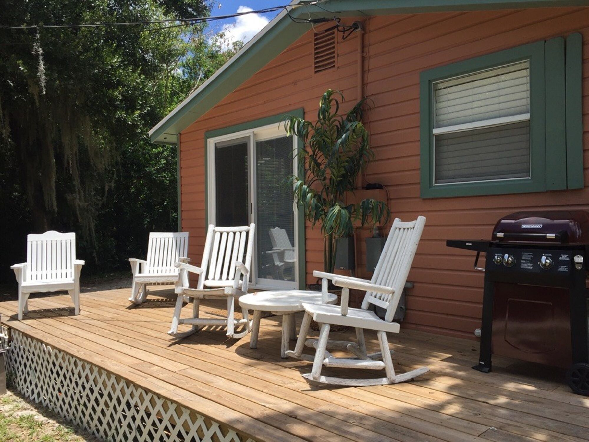 Delightful Riverfront One Bedroom Cottage w/ boat dock-End of  Summer Specials!!