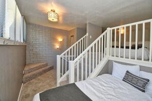 3 عدّة غرف نوم وواي فاي وملاءات أسرّة