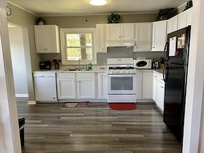 Fridge, microwave, oven, stovetop - Cozy Pet-Friendly Cedar Shake Cottage With Best View on the Lake + Kayaks! (Paw Paw)