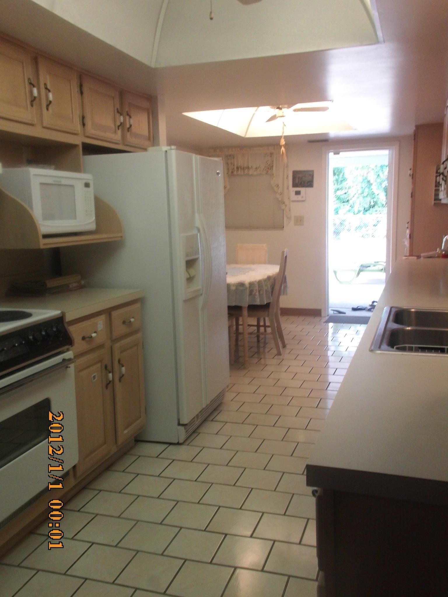 Kylskåp, mikrovågsugn, ugn och spishäll