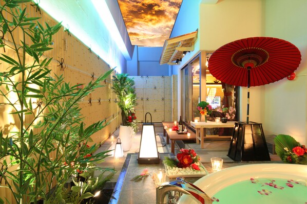 مغطس/حوض استحمام عميق