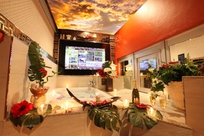 Celebrity Room | Deep soaking bathtub