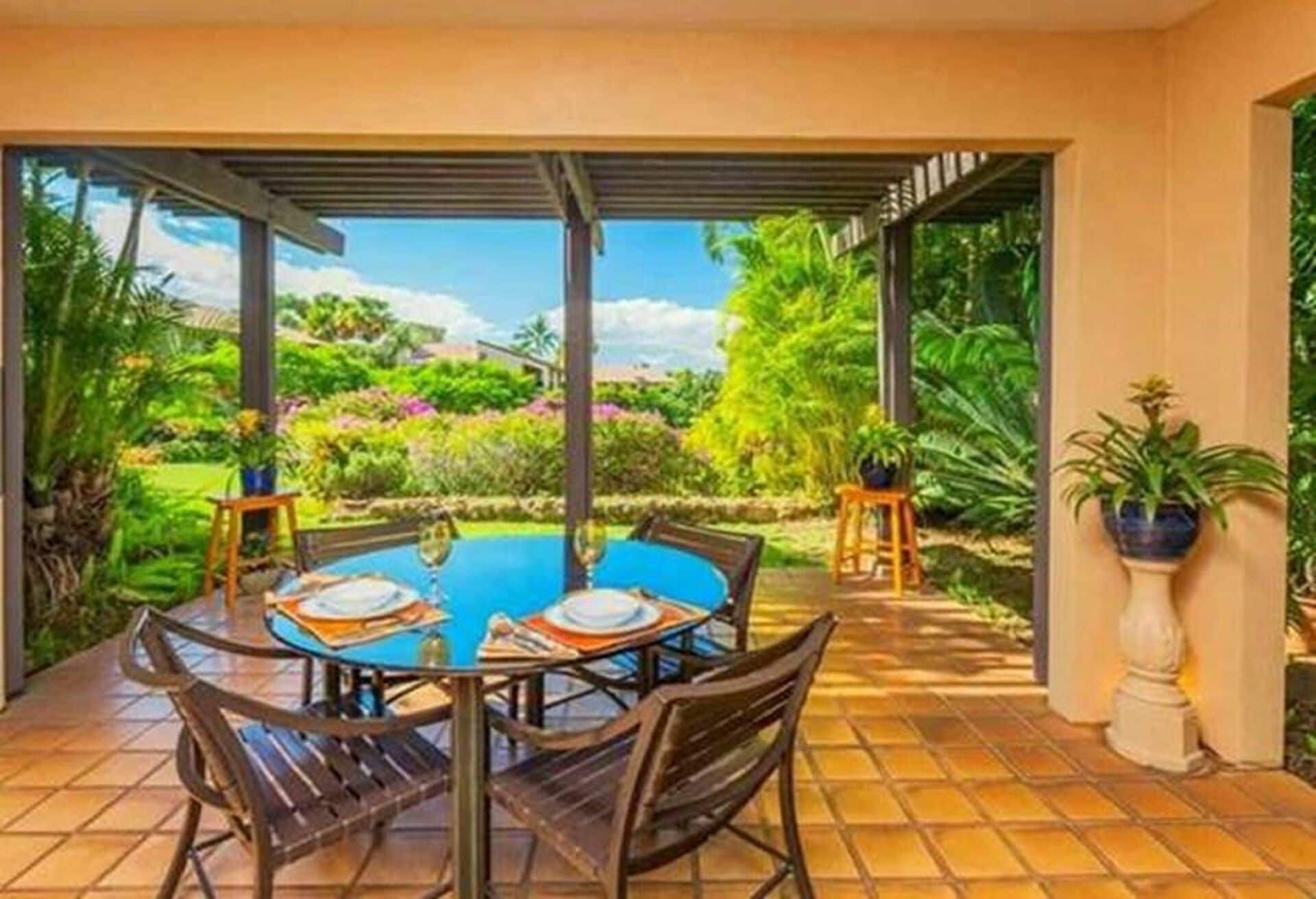 屋外ダイニングエリア