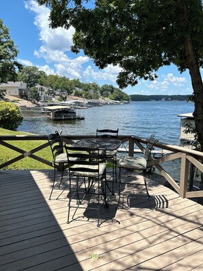 Outdoor dining - Fantastic Location, Beautiful View Of The Lake, In Osage Beach on the 17 MM (Osage Beach)